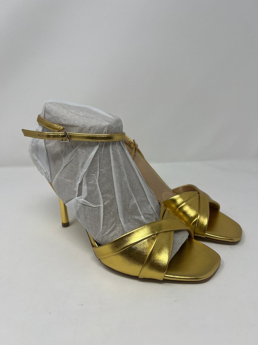 Jewel Badgley Mischka Women's 8M Gold Heels